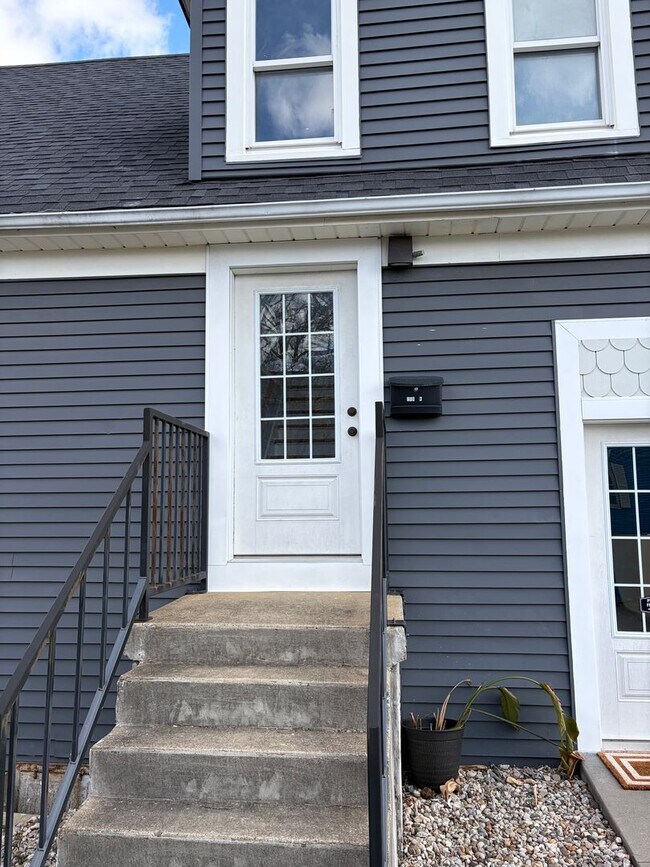 Building Photo - Cozy 1 Bed,1 Bath partially furnished apartment located in The Heart Of Elizabethtown!