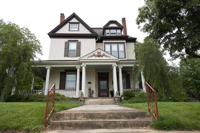 Building Photo - 349 W Main St