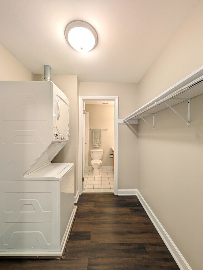 Building Photo - 5830 Oakwood Dr
