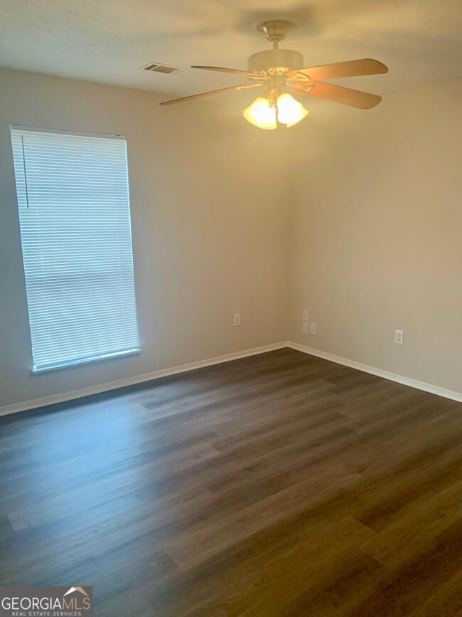 Building Photo - 5663 St Thomas Dr