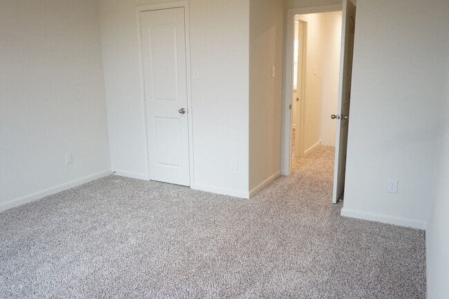 Building Photo - Modern 4 Bedroom Home in Windmill Farms with Community Pools and Trails