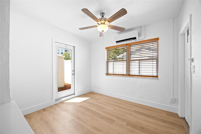 Building Photo - 412 SE 16th St