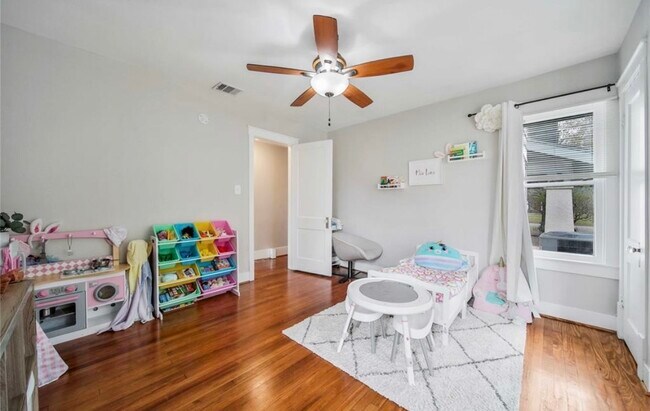 Building Photo - 4614 Park Dr