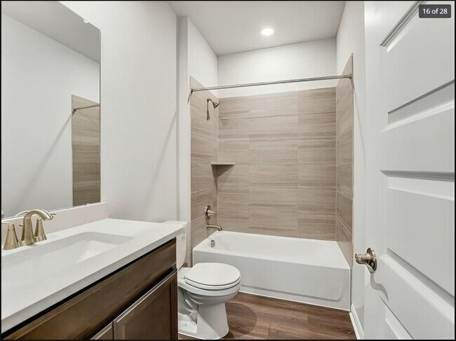 Building Photo - 109 Fairmeadow Downs Dr
