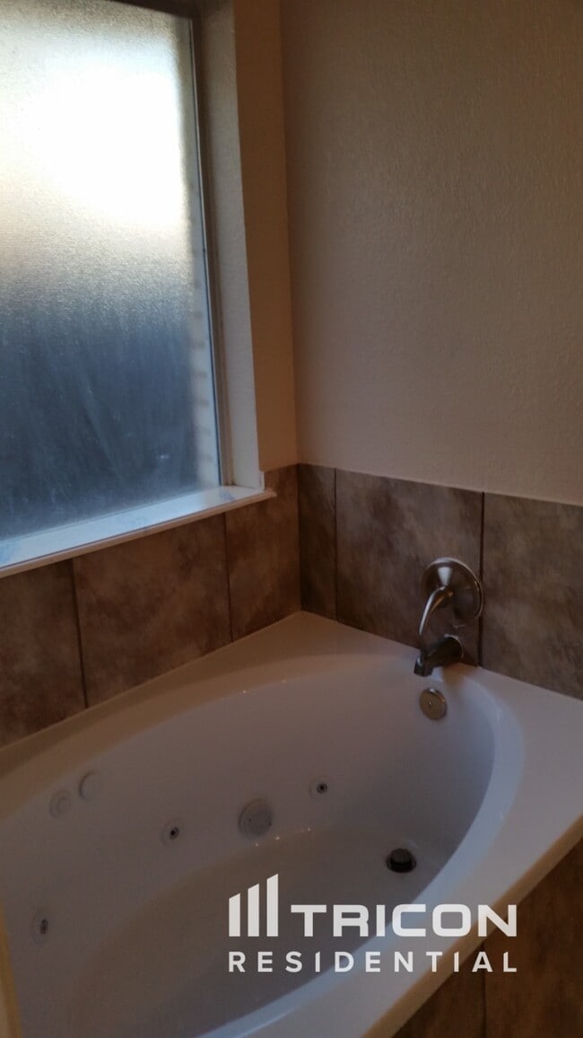 Building Photo - 7464 Arbor Hill Dr