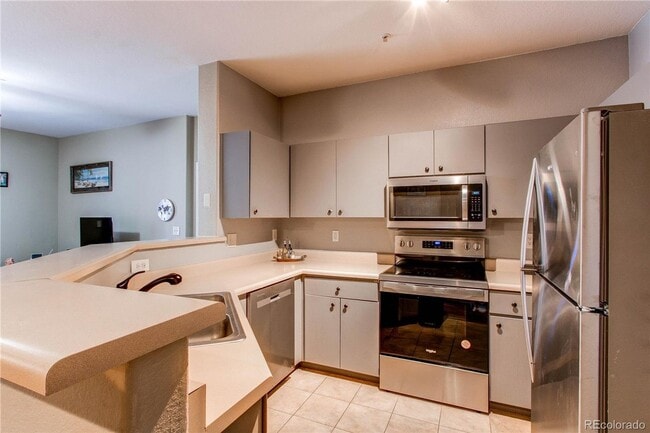 Building Photo - LOCATION LOCATION!! 2-bed 2-bath condo loc...