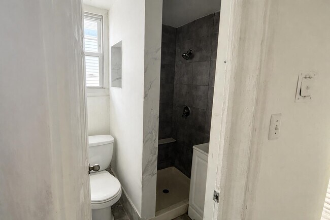 Building Photo - 2500 Adam Pl