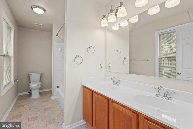 Building Photo - 16 Varone Dr