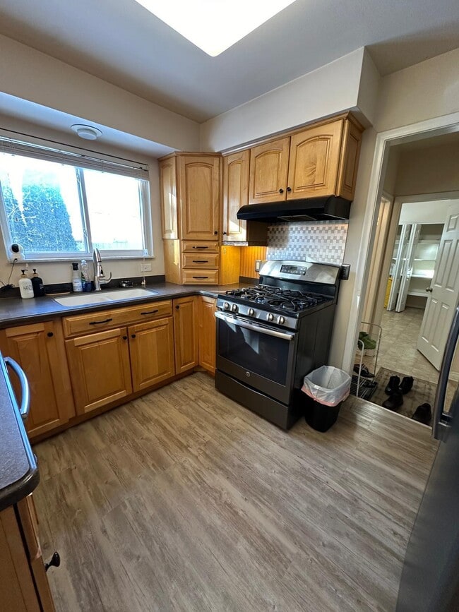 Building Photo - 2184 Cumberland Dr