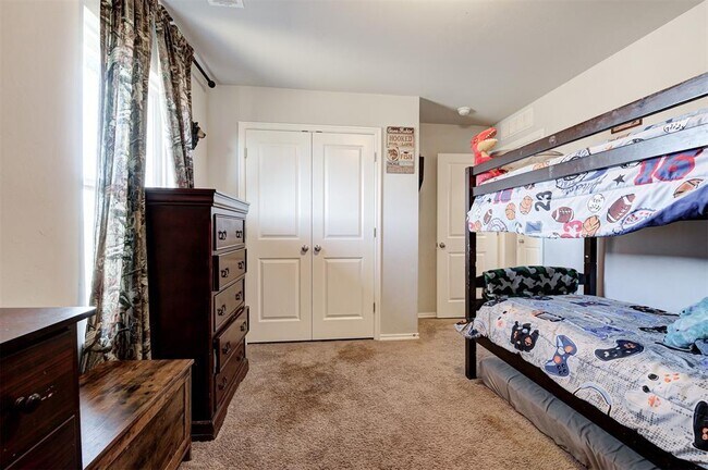 Building Photo - 465 Compass Dr