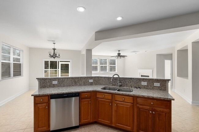 Building Photo - Immaculate 5-bedroom Paradise!