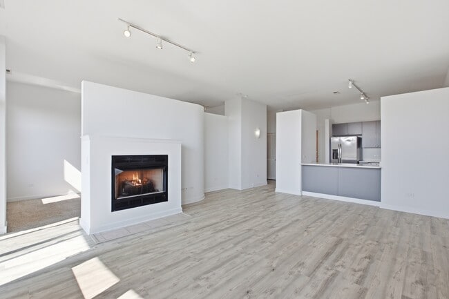 Building Photo - 15 S Throop St