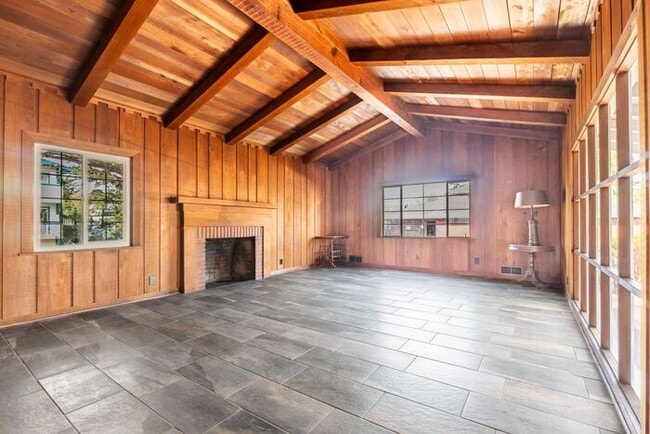 Building Photo - Thoughtfully Updated 2 bedroom Home in Pacific Grove