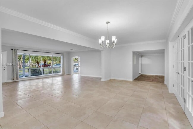 Building Photo - 812 Holly Ln