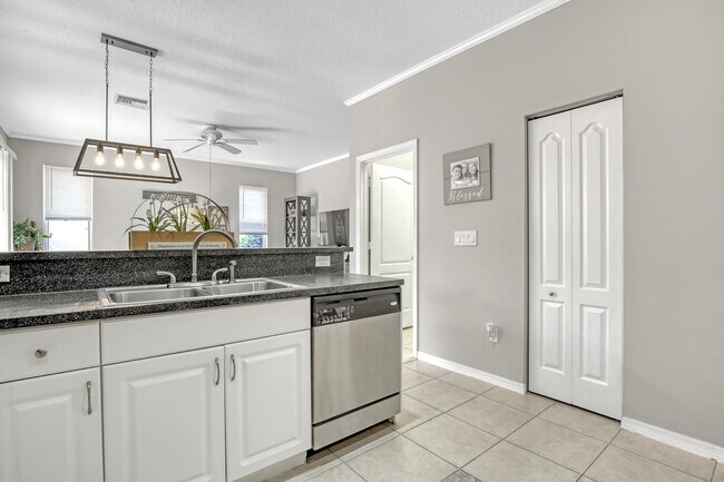 Building Photo - 10751 Oak Bend Way