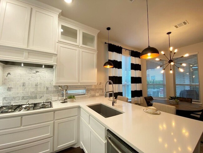 Building Photo - 2612 Cathedral Dr