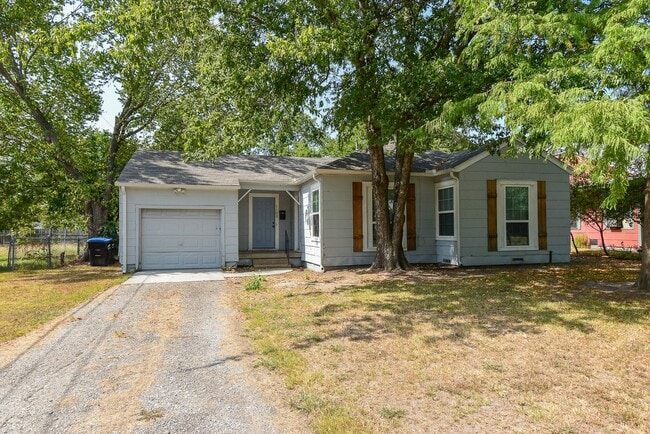 Building Photo - 1103 Pecan Ave