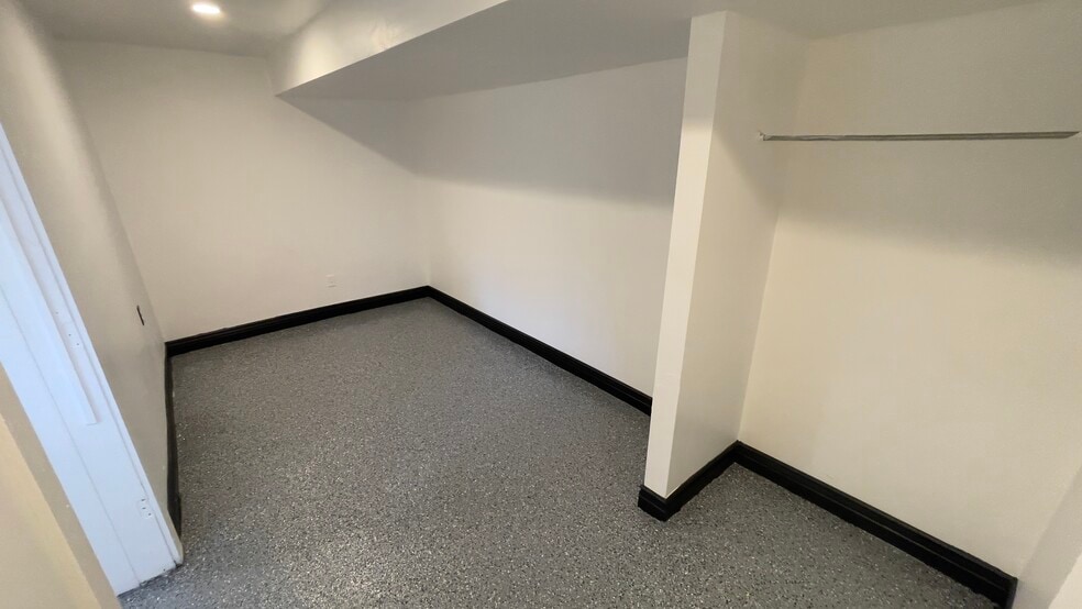 Building Photo - 308 9th St