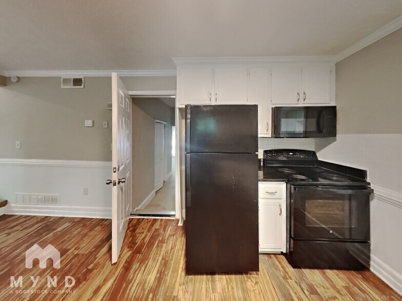 Building Photo - 3004 Cardinal Dr