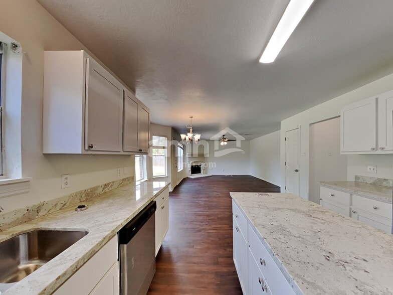 Building Photo - 2602 Port Carissa Dr