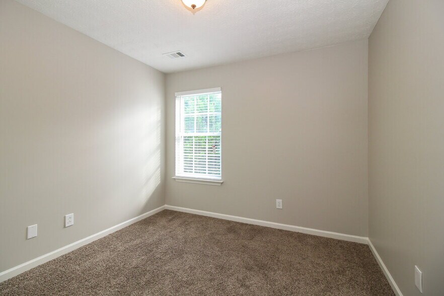Building Photo - 103 Oak Grove Pl
