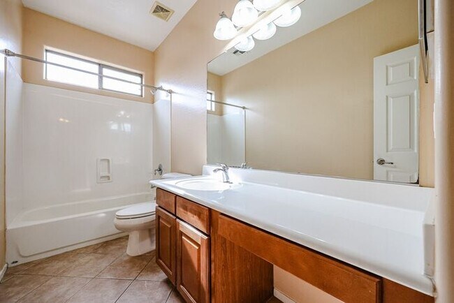 Building Photo - BEAUTIFUL 4 BEDROOM, 2.5 BATH WITH A POOL IN THE HEART OF GILBERT