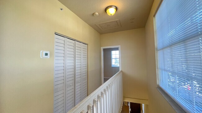 Building Photo - 735 SW 148th Ave