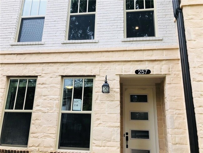 Building Photo - 257 Franklin Rd