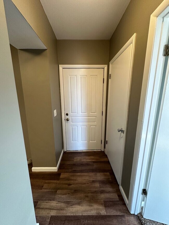 Building Photo - 820 York St