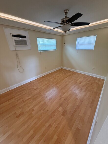 bedroom - 421 S Hyer Ave