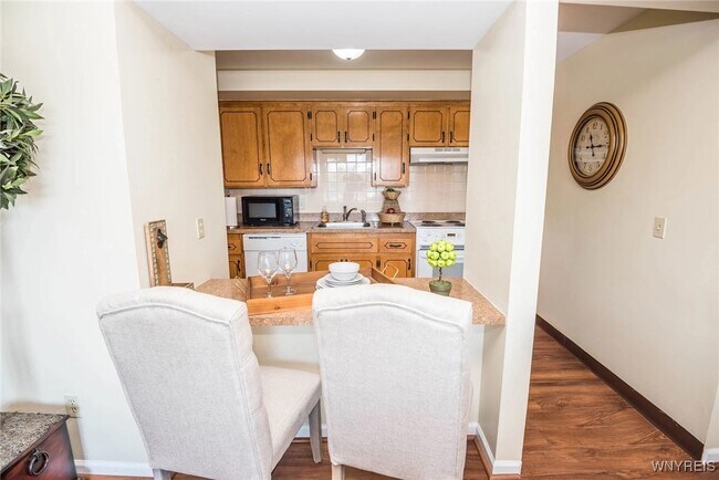 Building Photo - 1968 Sheridan Dr