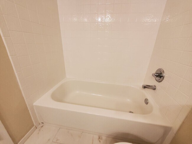 Building Photo - Nice family 3 bedroom and 2 bath home in a...