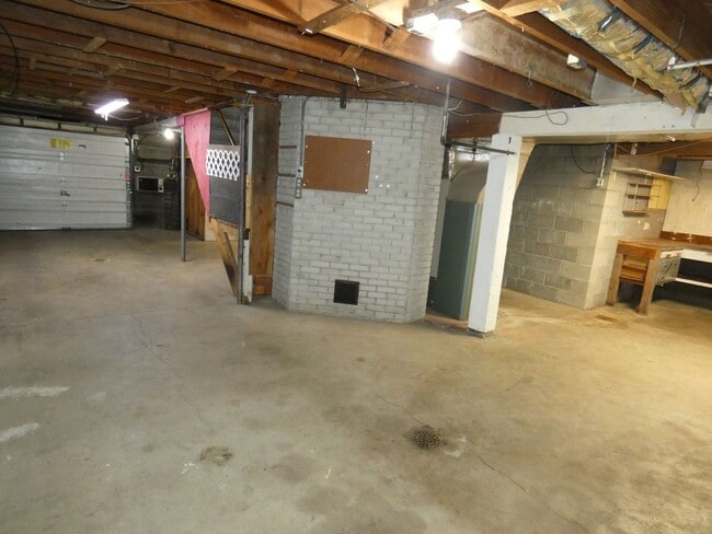 Building Photo - 2521 S Laurel St