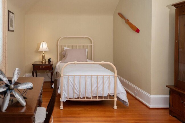 Building Photo - ***Furnished***Charming Historical Home for Lease in Downtown Winston-Salem