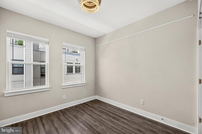 Building Photo - 1013 S Taylor Ct