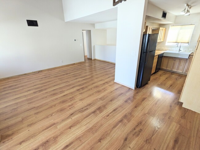 Building Photo - 10510 Sunland Blvd
