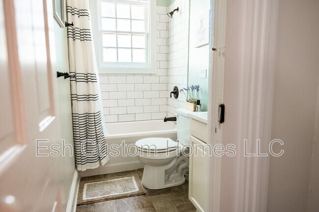 Building Photo - 419 W Orange St