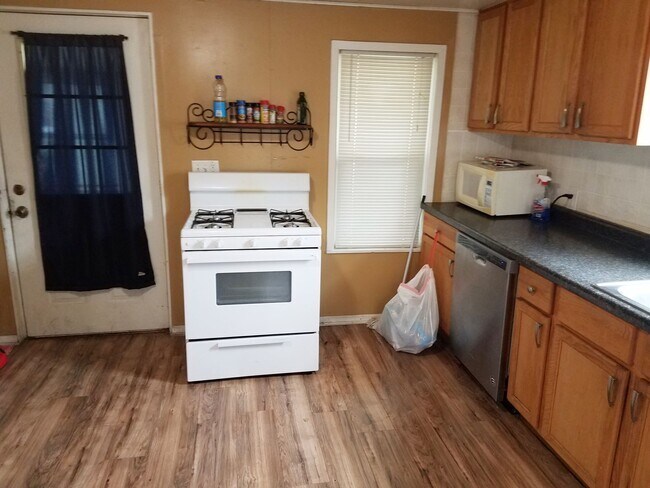 Building Photo - swing1811