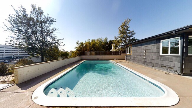 Building Photo - 5336 E Falls View Dr