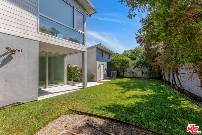 Building Photo - 547 Huntley Dr
