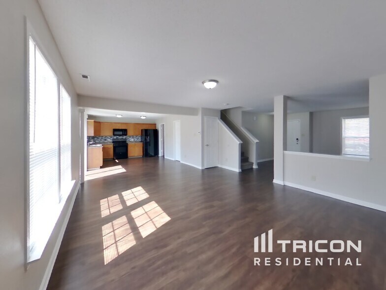 Building Photo - 7657 Charlotte Dr