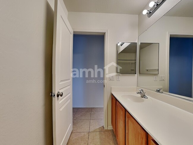 Building Photo - 33335 N Hidden Canyon Dr