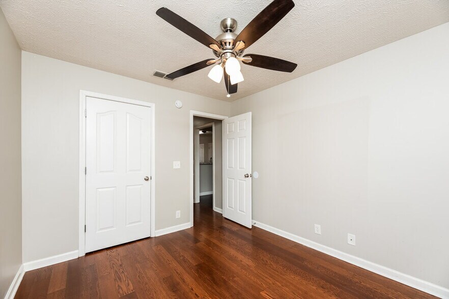 Building Photo - 1515 Clifdon Ct