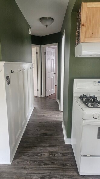 Building Photo - 2525 McKee Ave SW