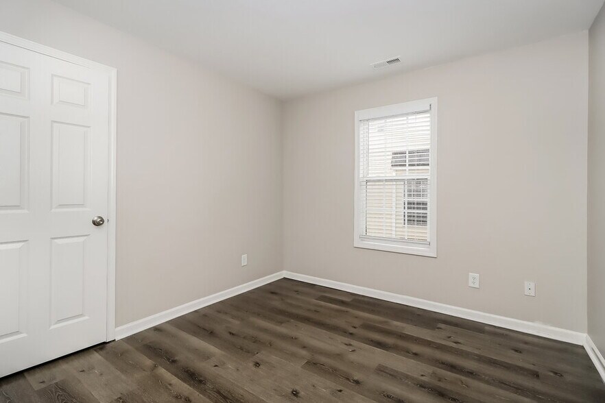 Building Photo - 633 Tribune Dr