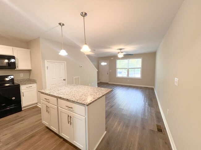 Building Photo - Just like New townhome for Rent!