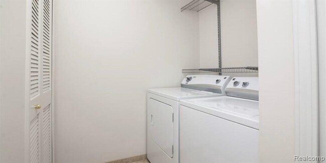 Building Photo - 41475 Copper Creek Dr
