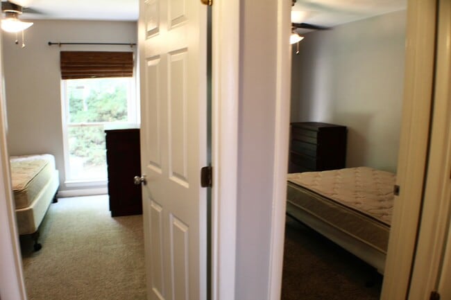 Building Photo - 1374 Bradley Dr