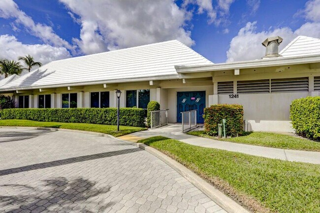 Building Photo - 1071 Sugar Sands Blvd