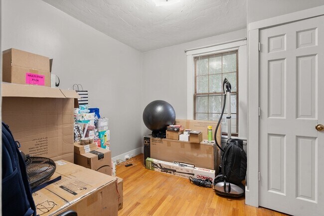 Building Photo - 59 Pond St